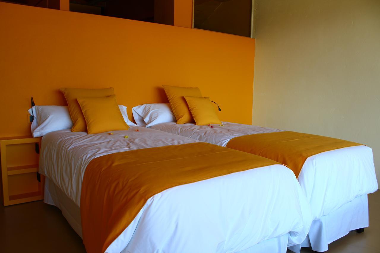 Hotel Mas Ravetllat Isobol Esterno foto